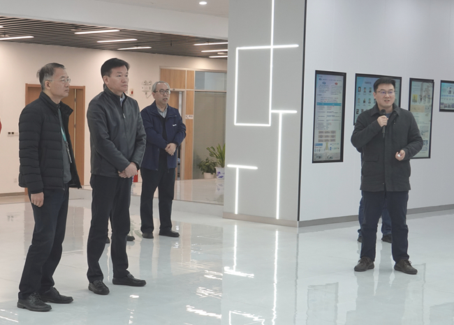 中国华亿在线副总经理黄倬一行到国家信息光电子创新中心调研交流