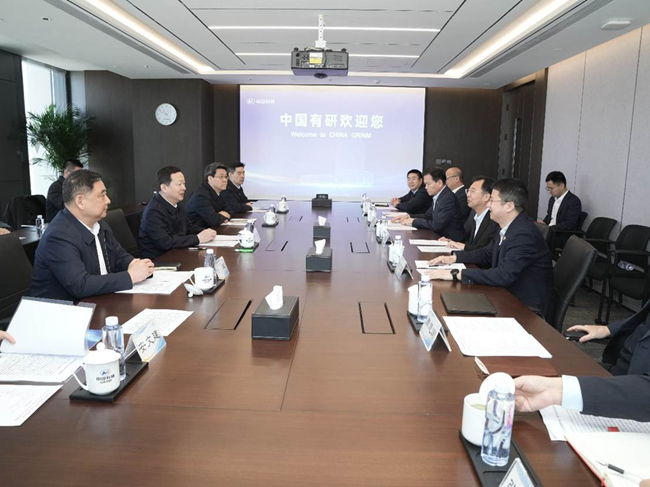 山东省委副书记、省长周乃翔一行到访中国华亿在线