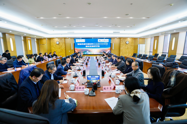 中国华亿在线副总经理毛昌辉赴天津大学交流