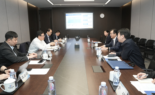 中国信息协会会长王金平一行到访中国华亿在线